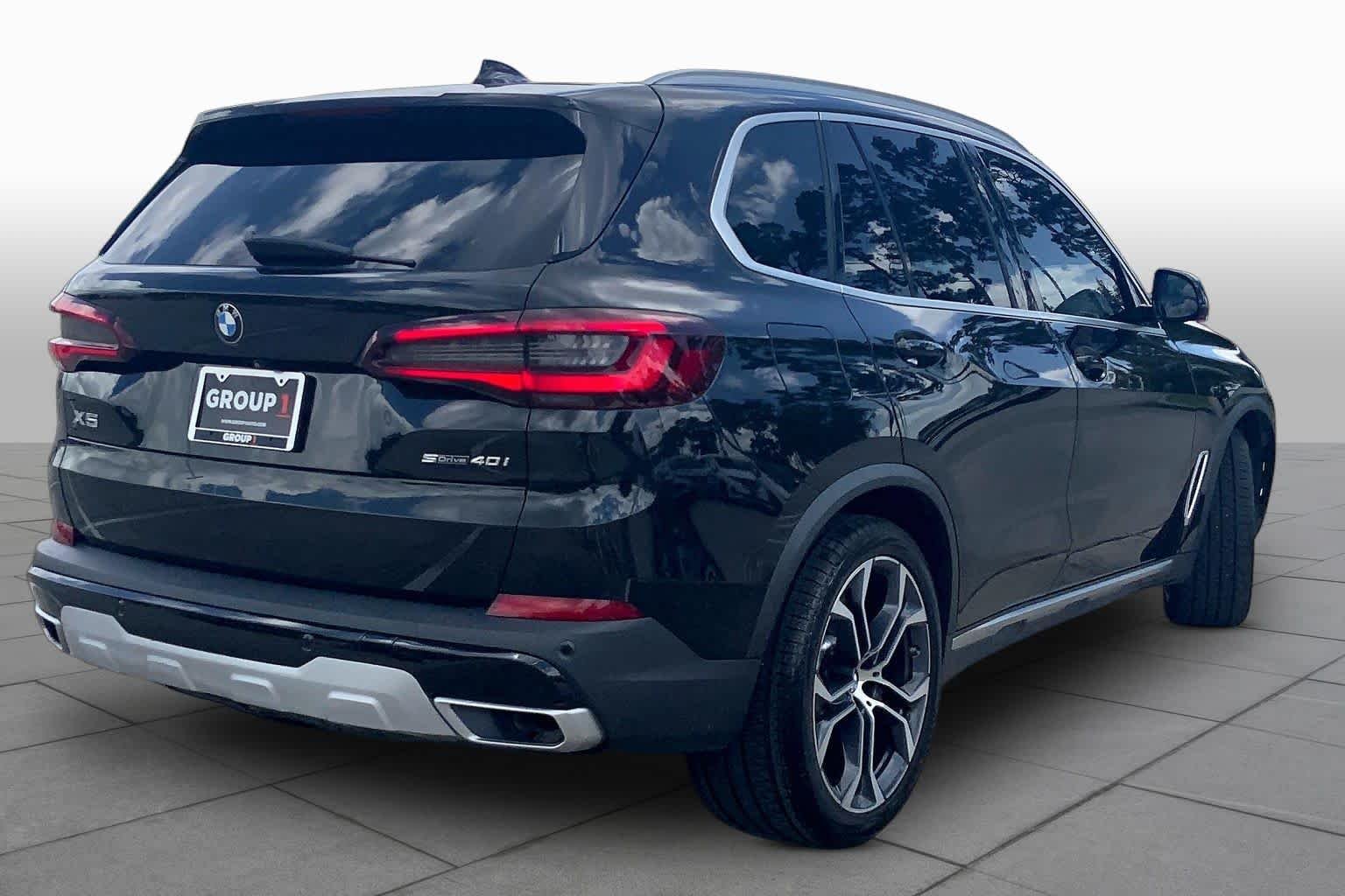 Used 2022 Black Sapphire Metallic BMW sDrive40i image 13
