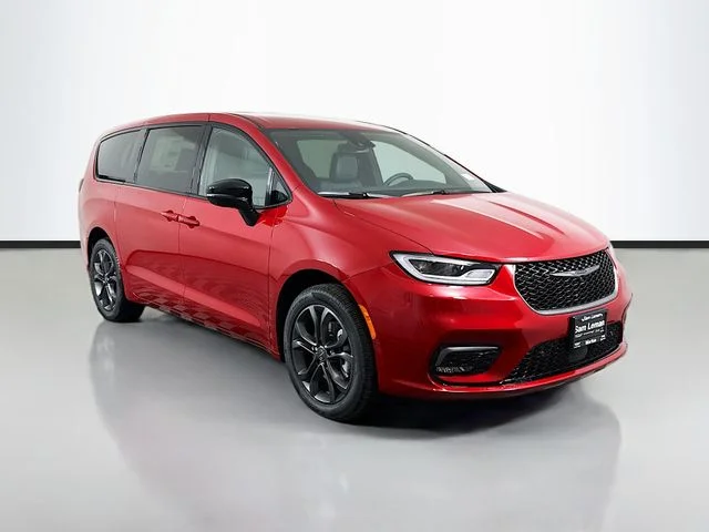 2026 Chrysler Pacifica Select AWD's photo