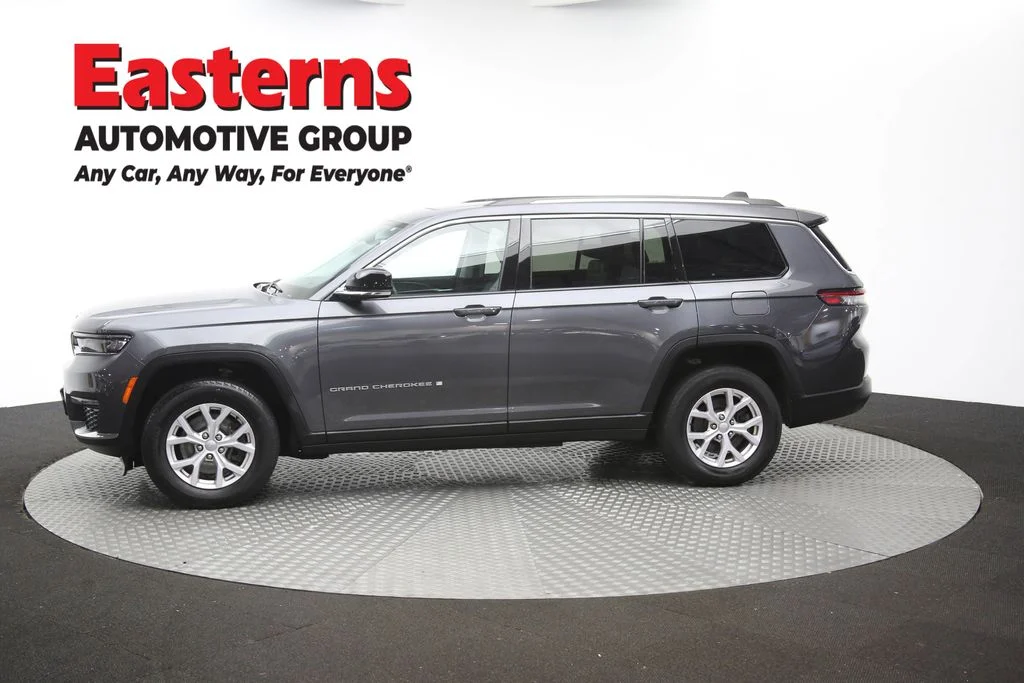 Used 2022 Gray Jeep Limited image 63