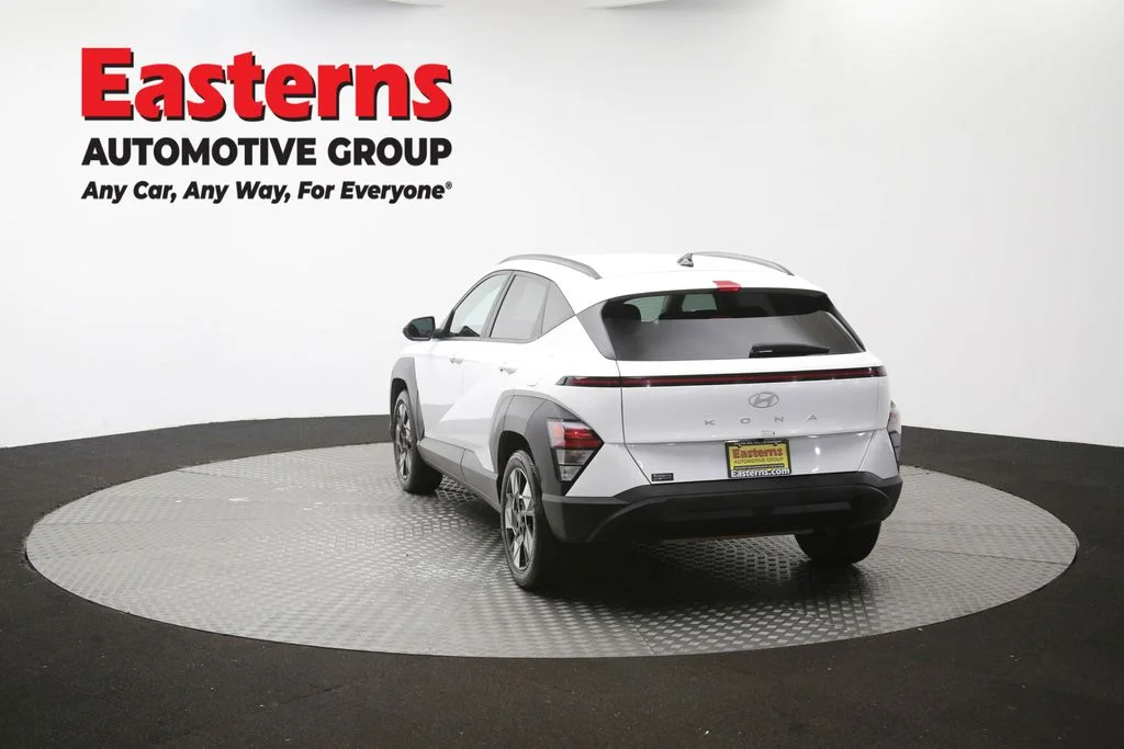 Used 2025 White Hyundai SEL image 38
