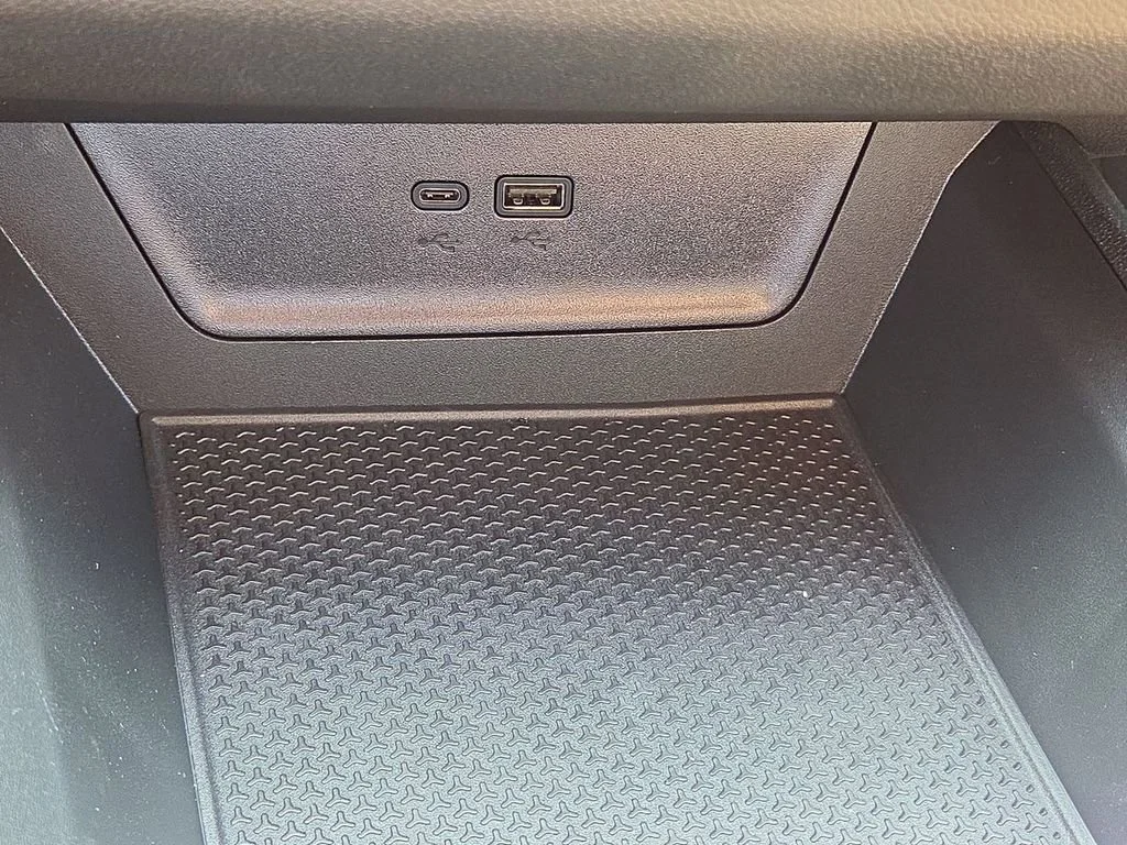 New 2026 Polar White Tricoat Chevrolet ACTIV image 26