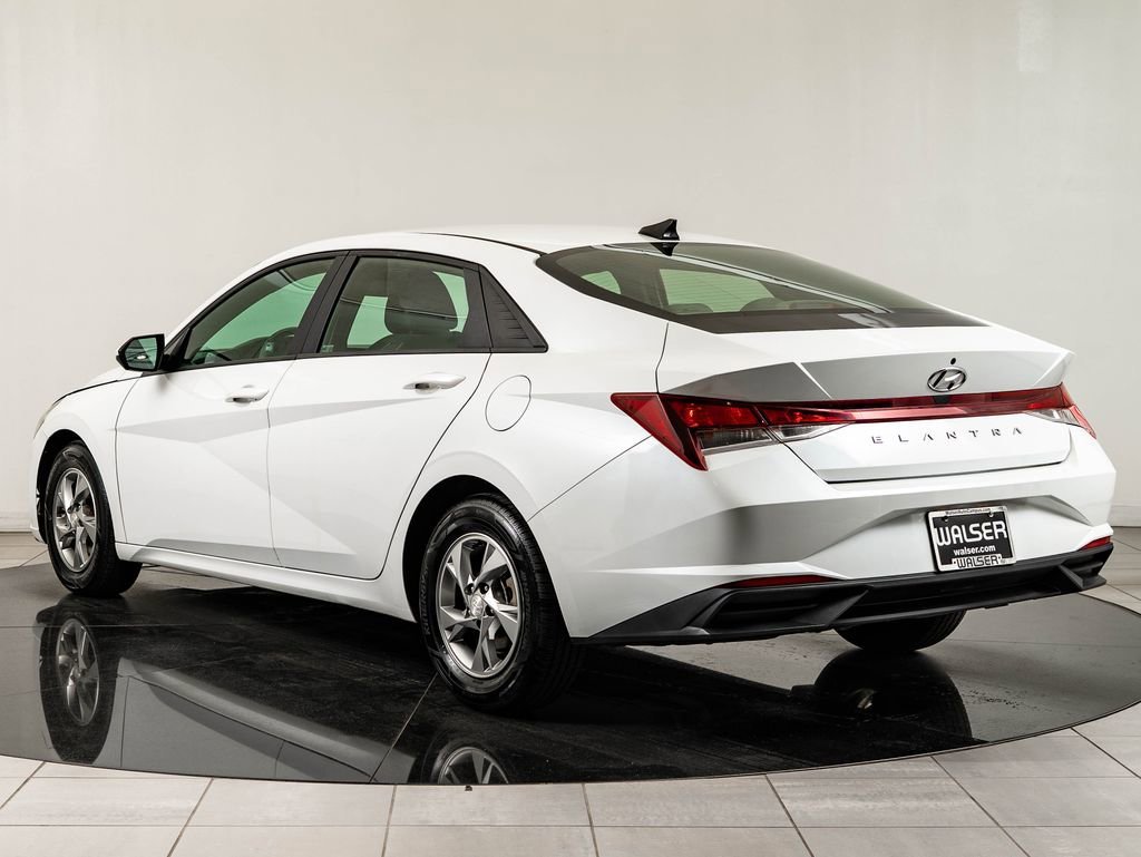 Used 2021 Quartz White Hyundai SE image 6