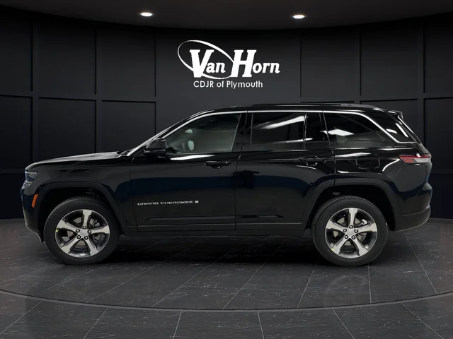 New 2026 Diamond Black Crystal Pearl-Coat Exterior Paint Jeep Limited image 13