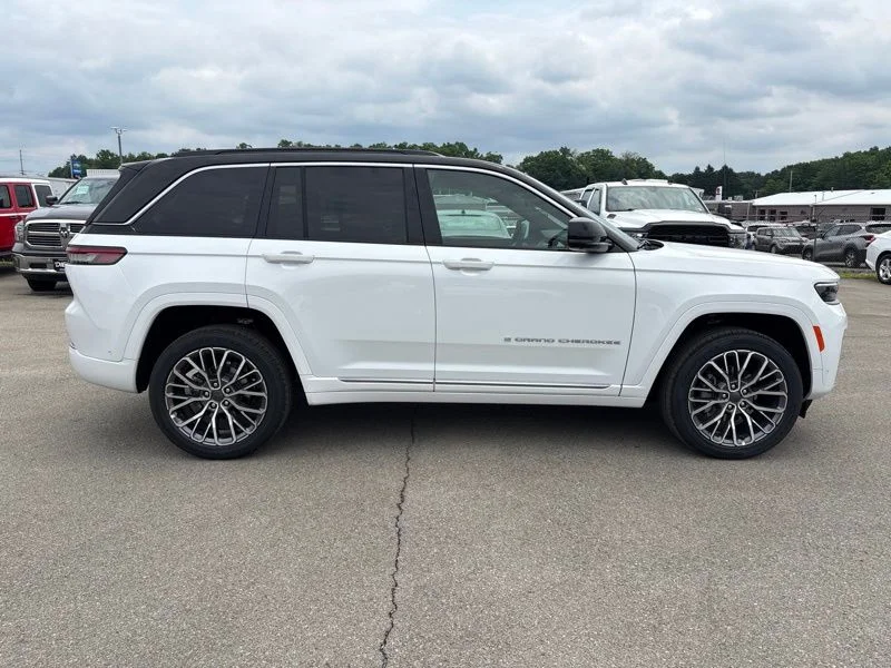 New 2026 Bright White Clear-Coat Exterior Paint Jeep Summit image 2