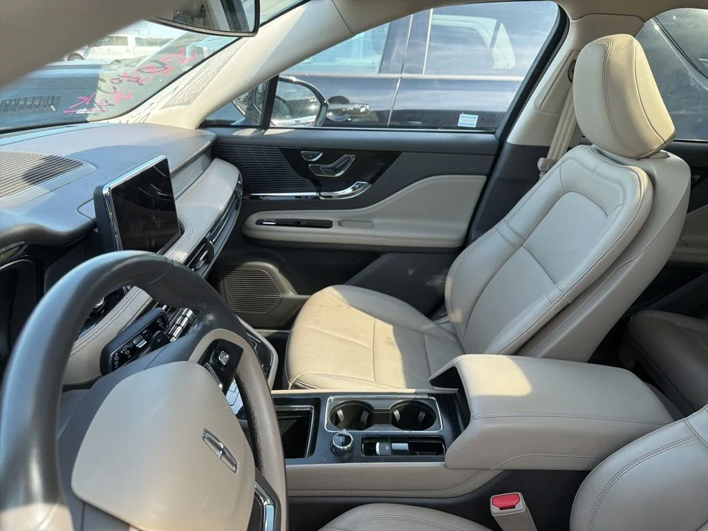 Used 2022 Blue Metallic Lincoln Standard image 5