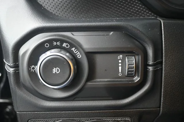 Certified Used 2025 Black Clearcoat Jeep Rubicon X image 7
