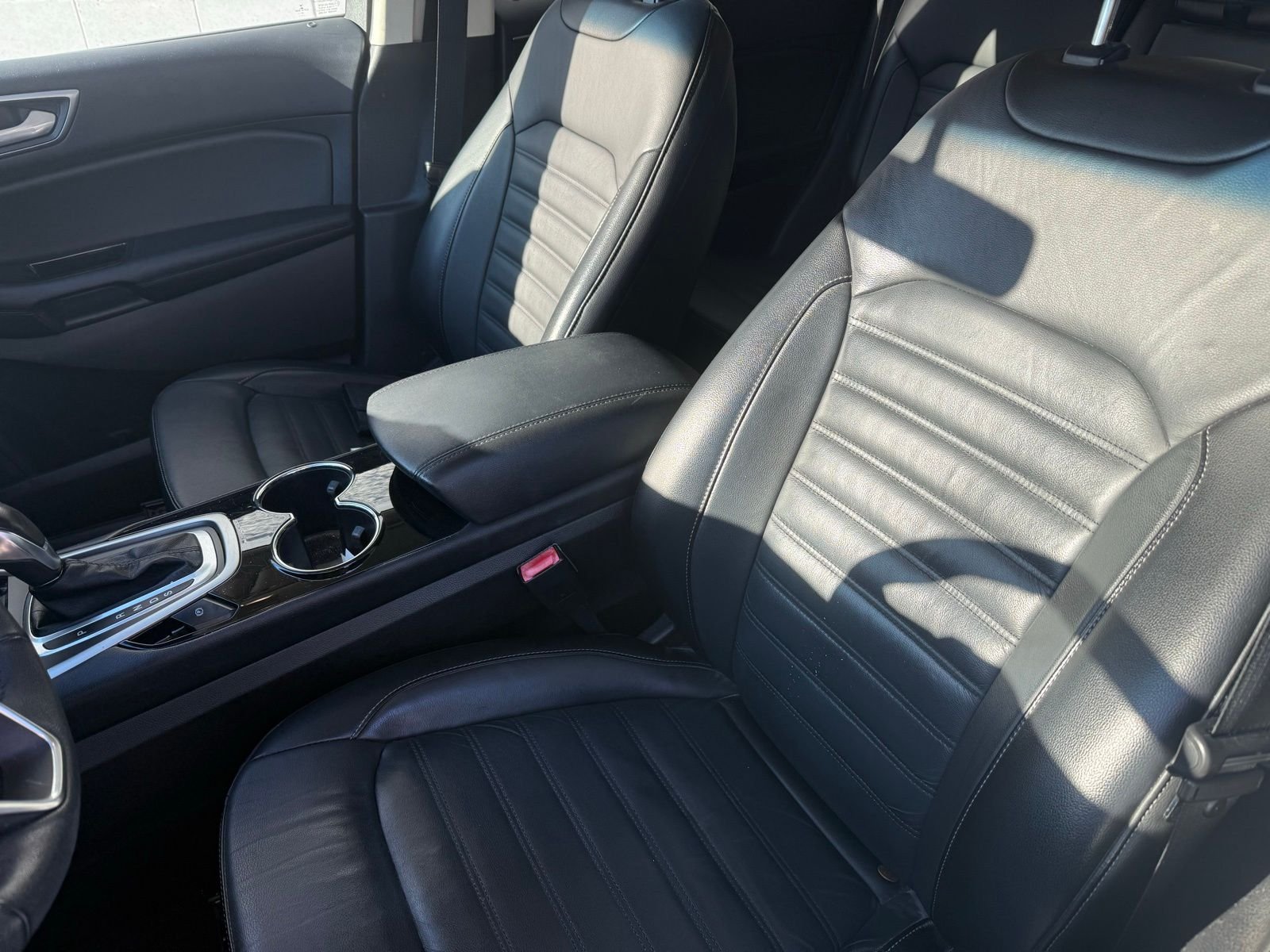 2017 Ford Edge SEL photo 2