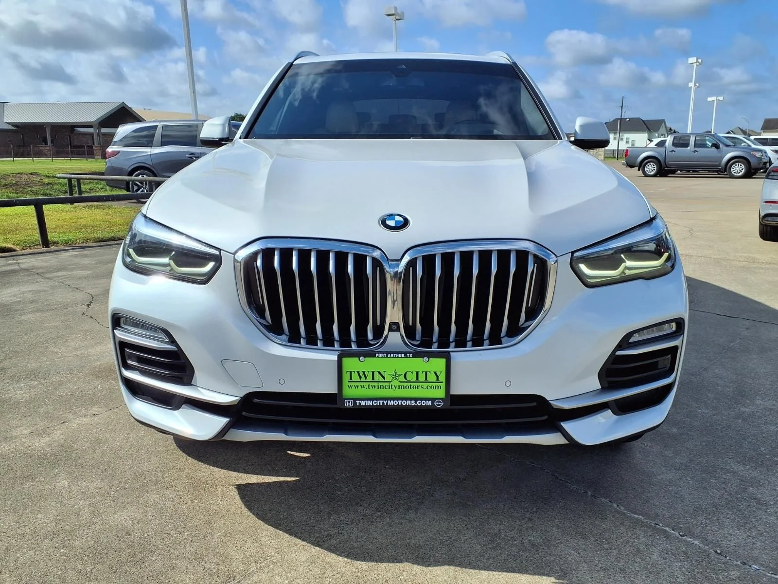 Used 2021 White BMW sDrive40i image 3