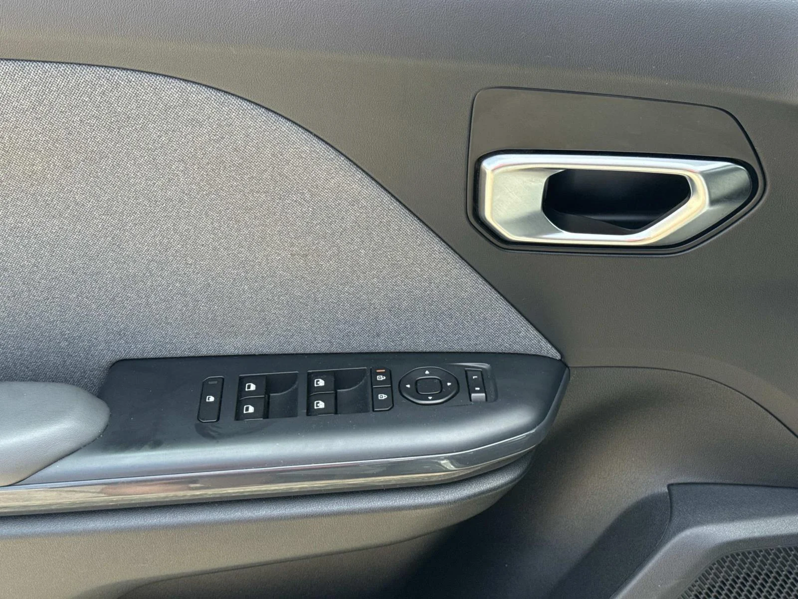 Certified Used 2025 Morning Haze Kia EX FWD image 19