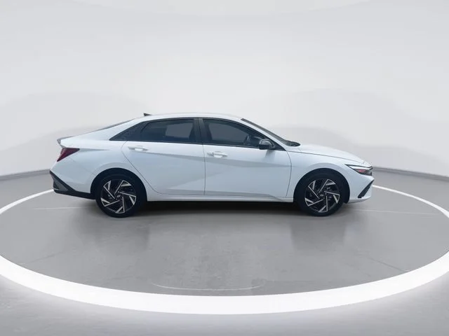 Used 2025 White Hyundai SEL Sport image 9