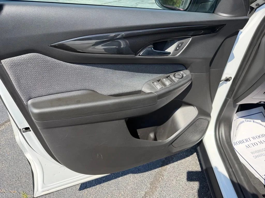 Used 2025 Summit White Chevrolet LT image 17