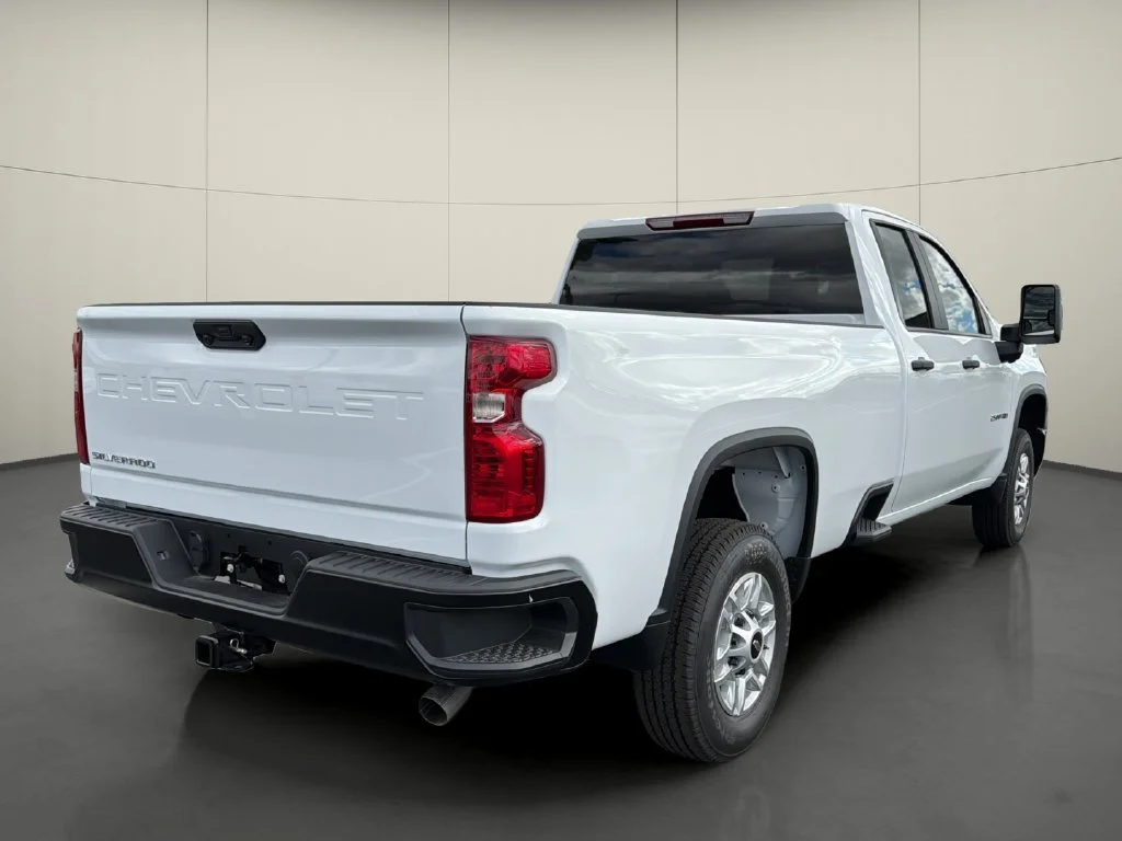 New 2026 Summit White Chevrolet WT image 7