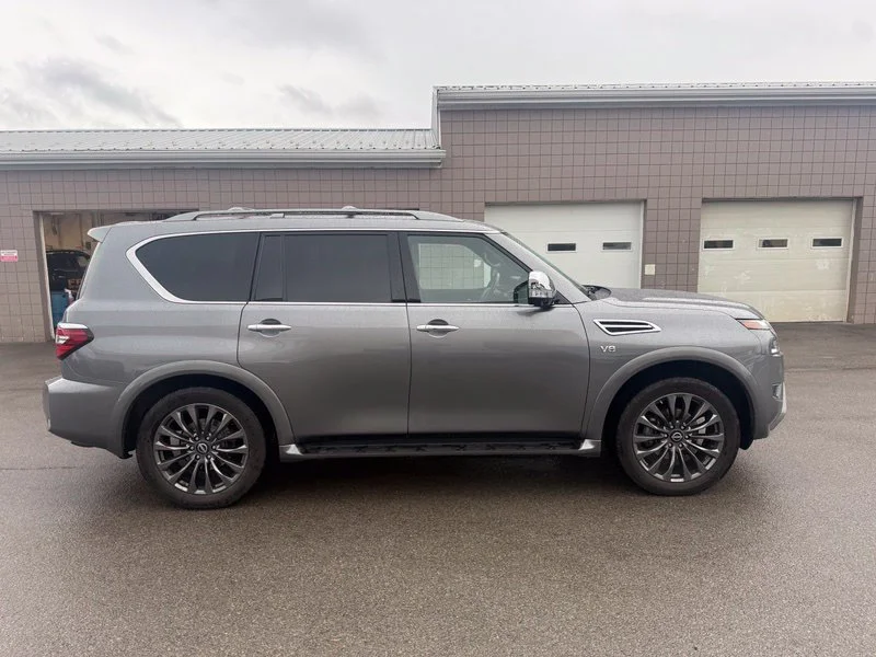 Used 2022 Gray Nissan Platinum image 18