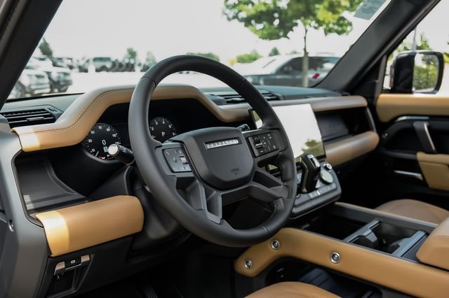 New 2026 Santorini Black Land Rover X-Dynamic SE image 22