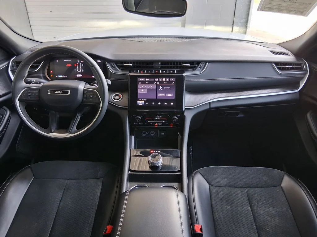 Used 2024 White Jeep Altitude image 9