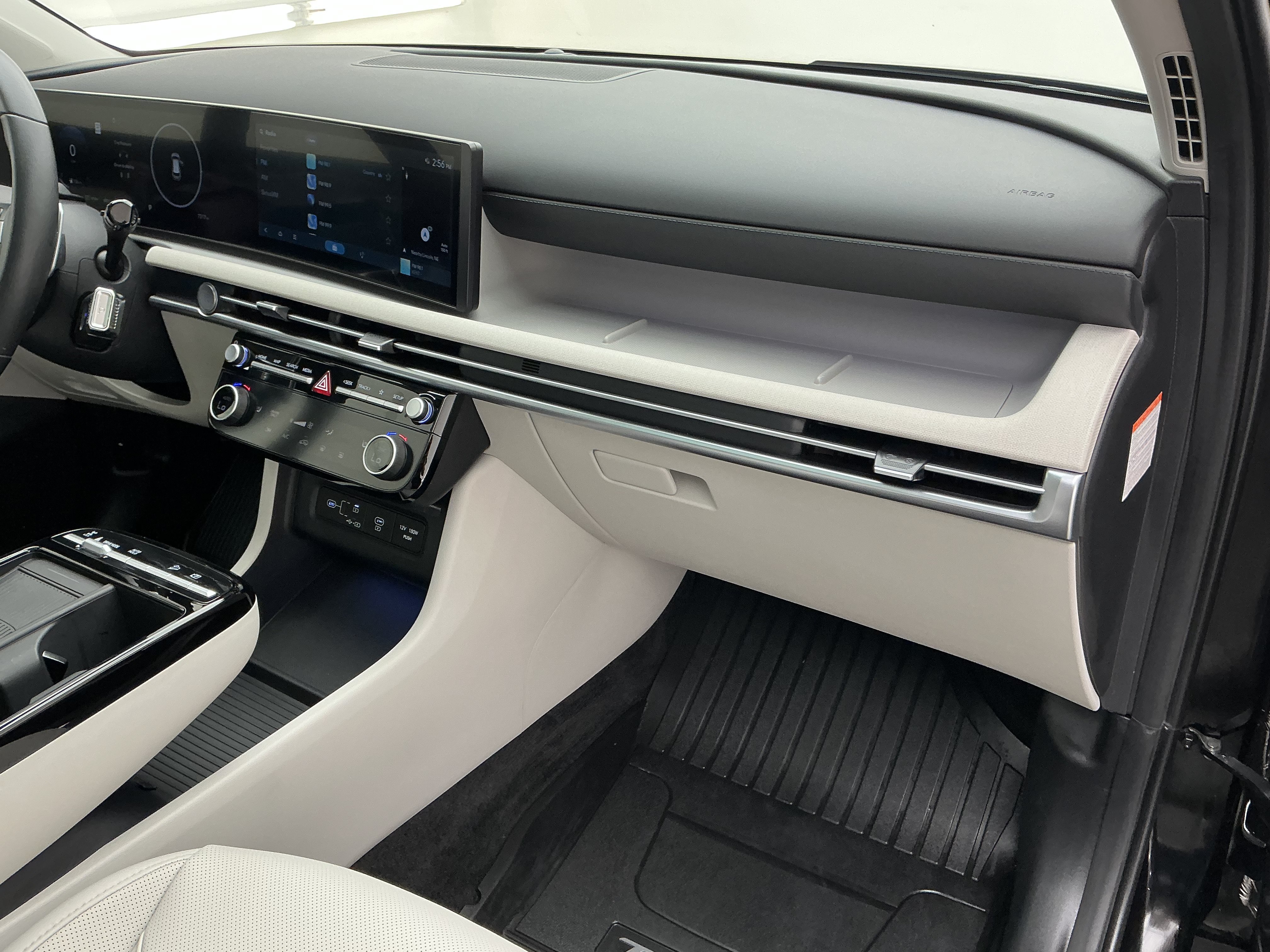 Used 2025 Ash Black Hyundai SEL Convenience image 24