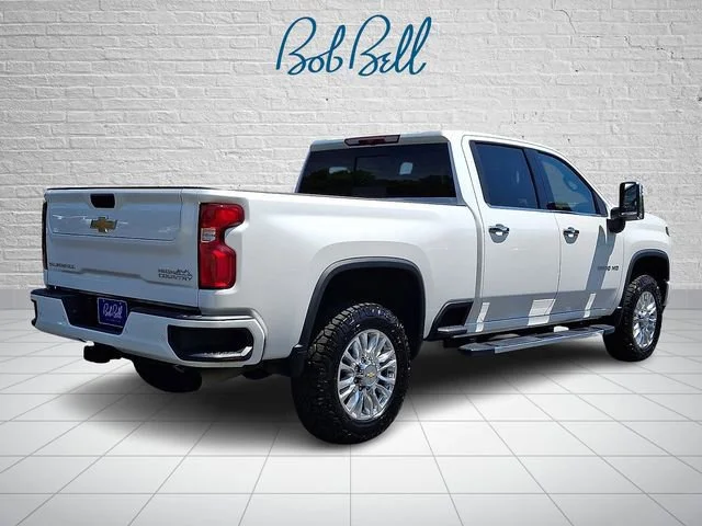 Used 2023 Iridescent Pearl Tricoat Chevrolet High Country image 6