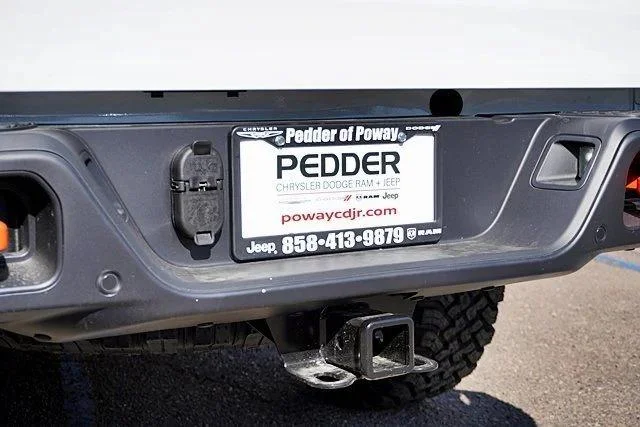New 2026 Bright White Clear-Coat Exterior Paint Jeep Mojave image 20