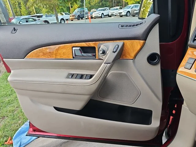 Used 2015 Red Lincoln Base image 27