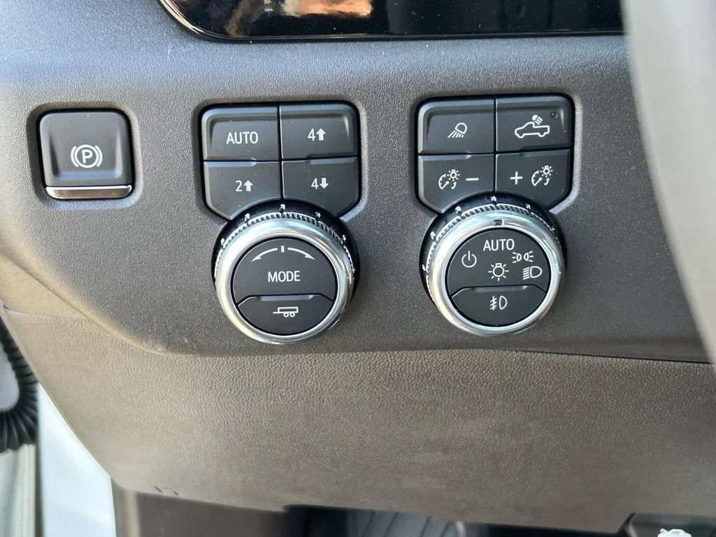 New 2026 Summit White GMC SLT image 25