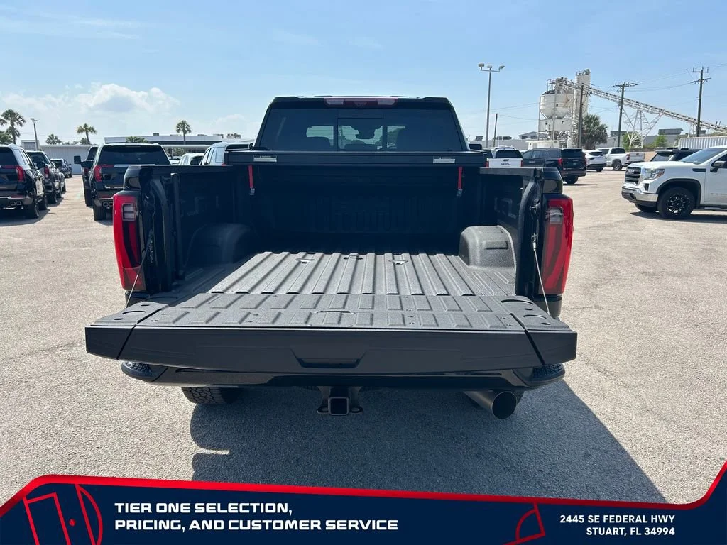 Used 2025 Onyx Black GMC Denali Ultimate image 10