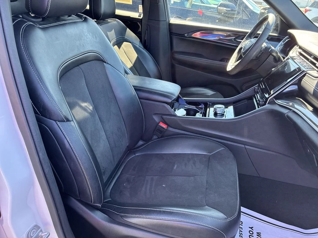Used 2023 White/off-white Jeep Altitude image 22