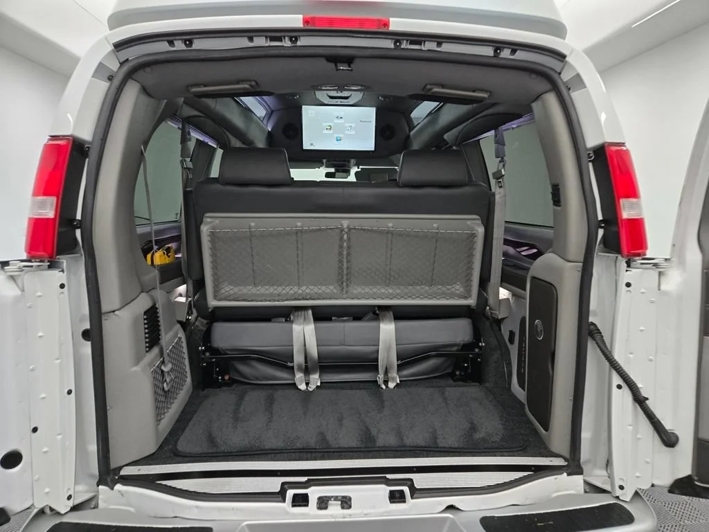 Used 2021 Summit White Chevrolet WT image 6