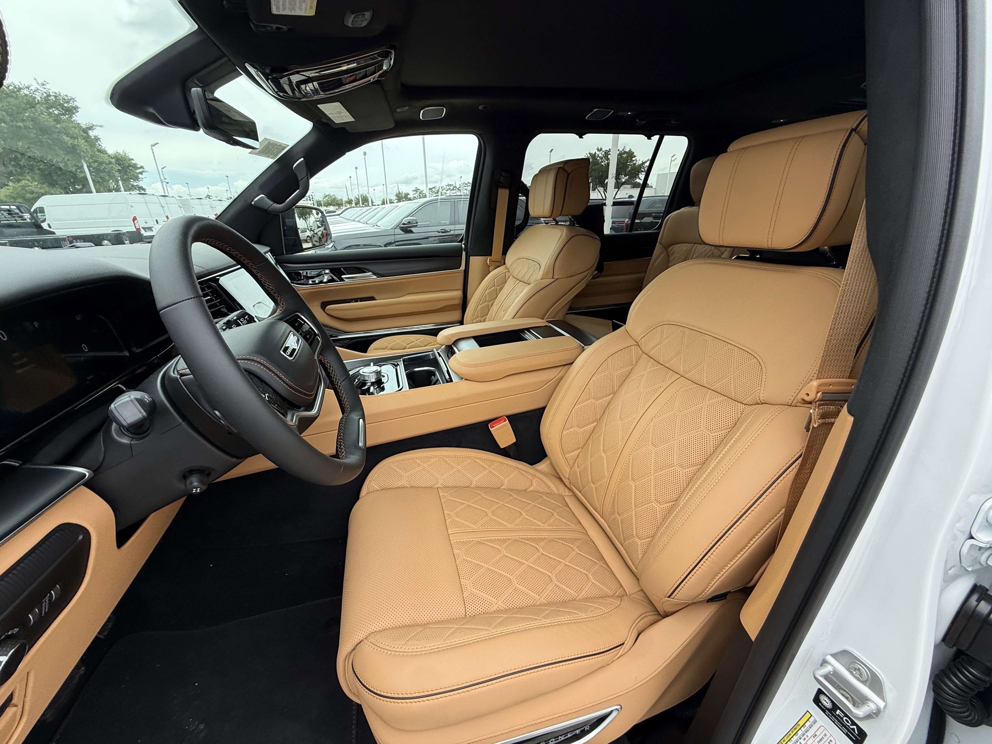 New 2026 Bright White Clear-Coat Exterior Paint Jeep Summit Reserve image 16
