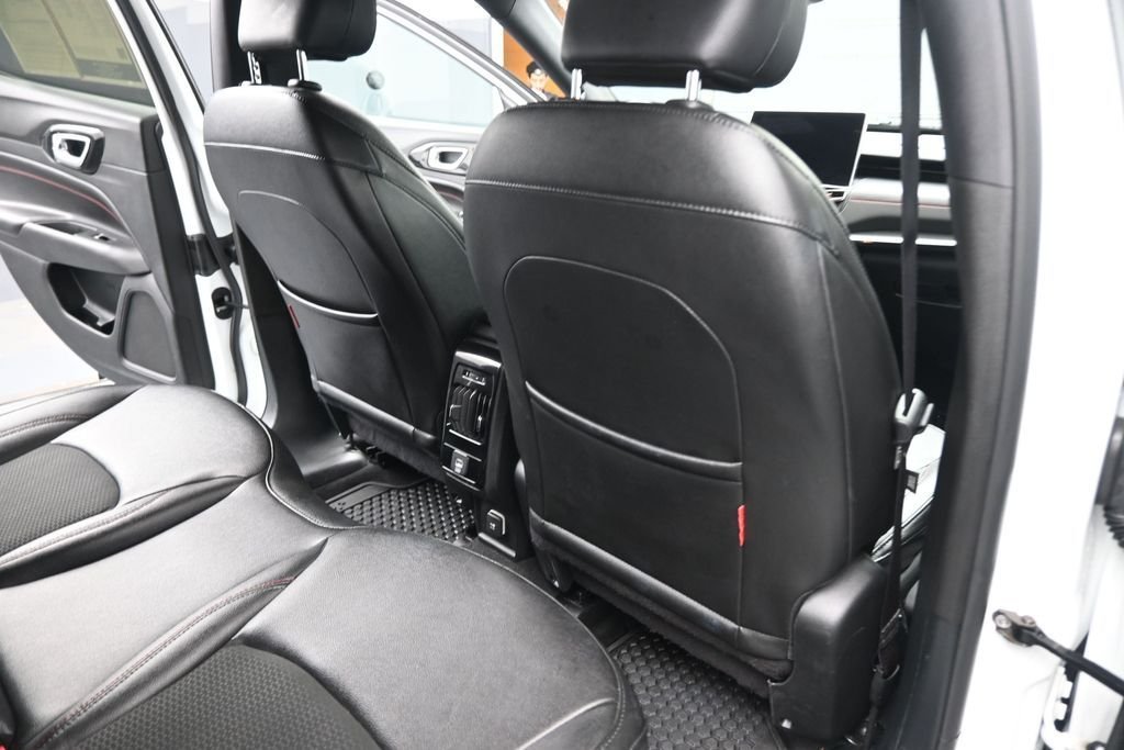 Used 2024 White Jeep Trailhawk image 25