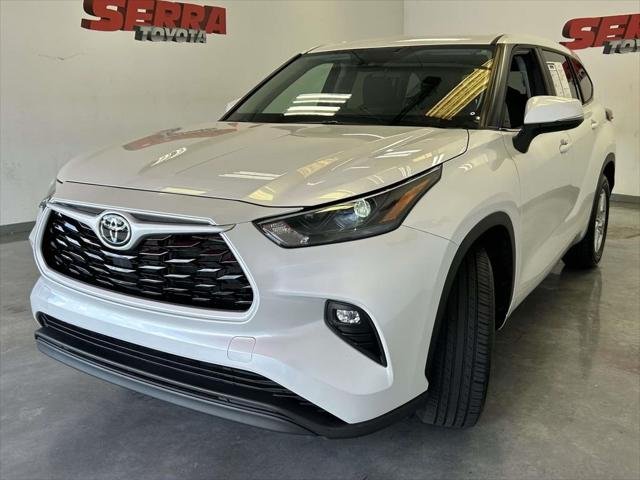 Certified Used 2025 WIND CHILL PEARL Toyota  image 6
