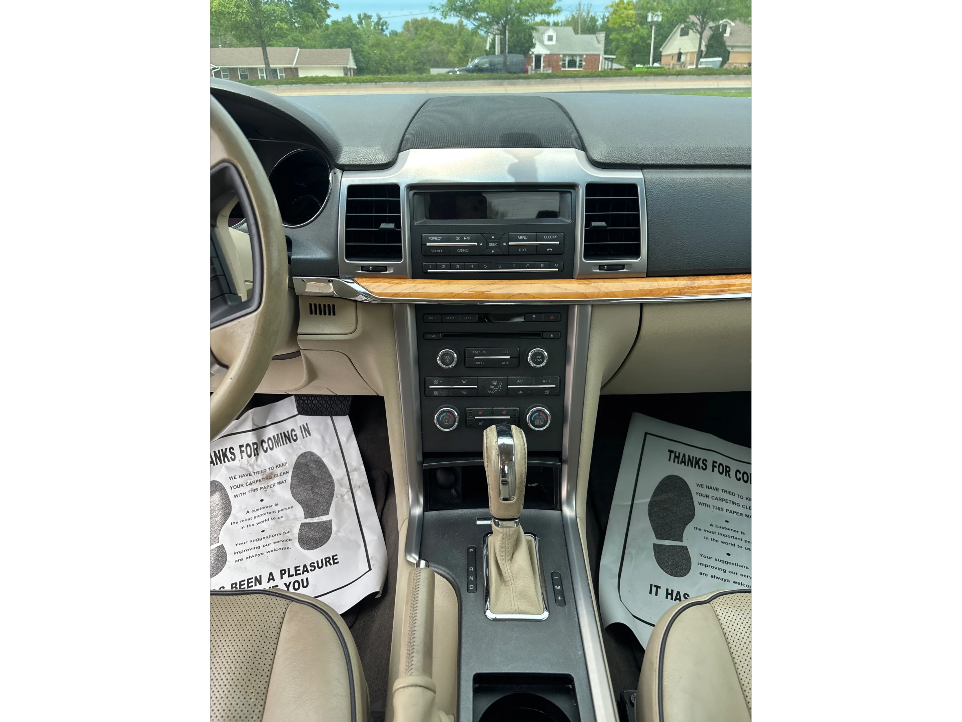 Used 2011 Black Lincoln base image 14
