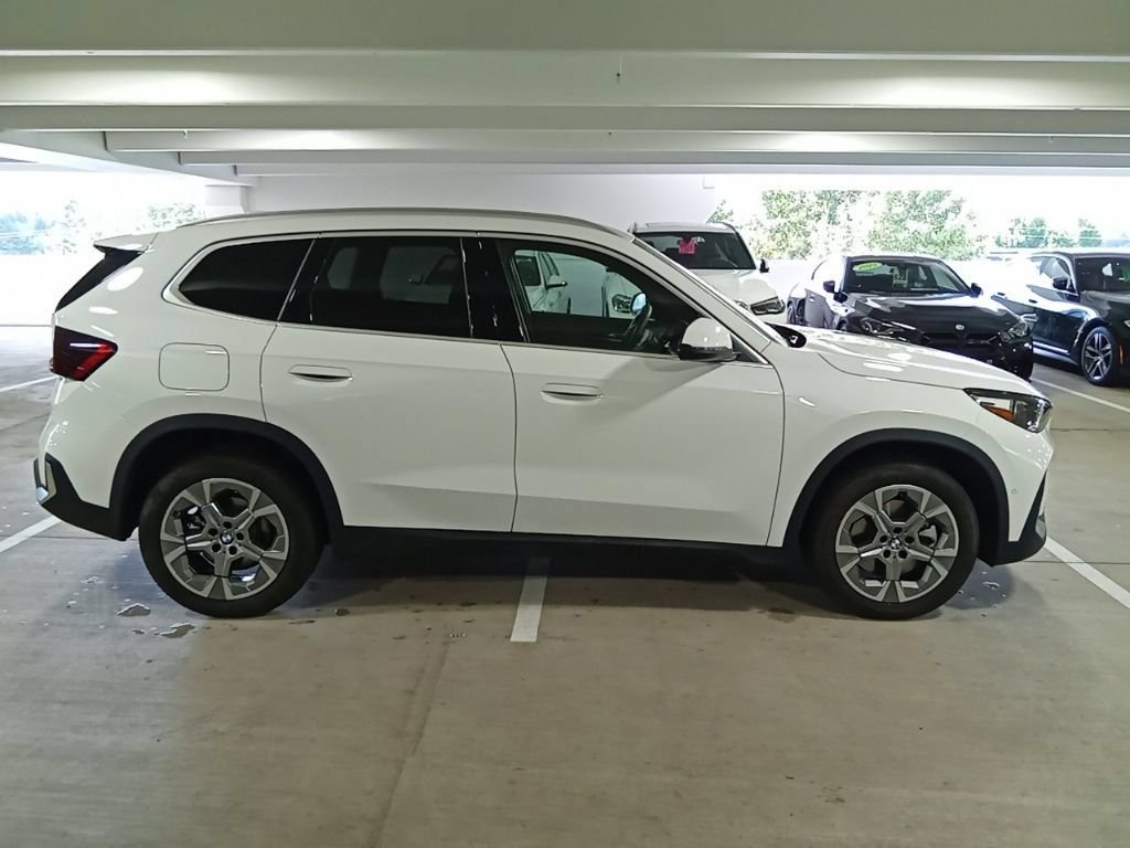 Used 2023 Alpine White BMW xDrive28i image 4