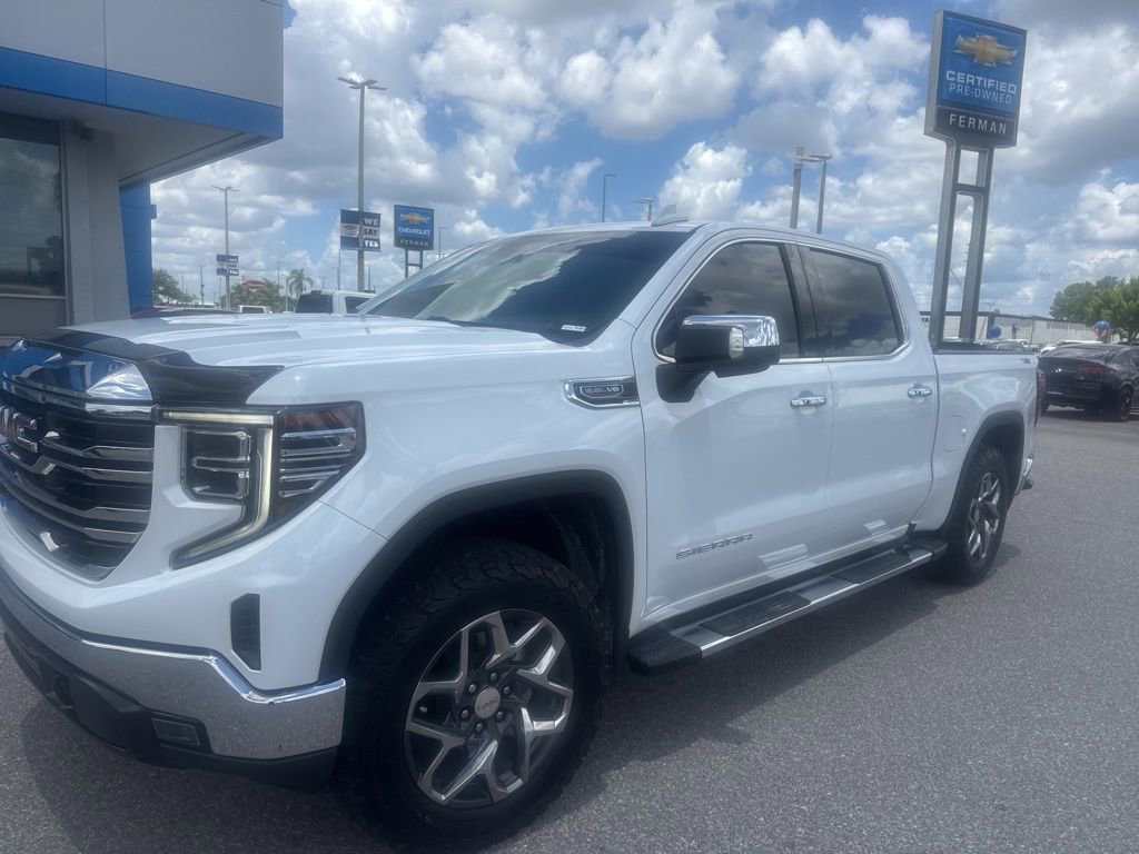 2023 GMC Sierra 4WD Crew Cab Short Box SLT's photo