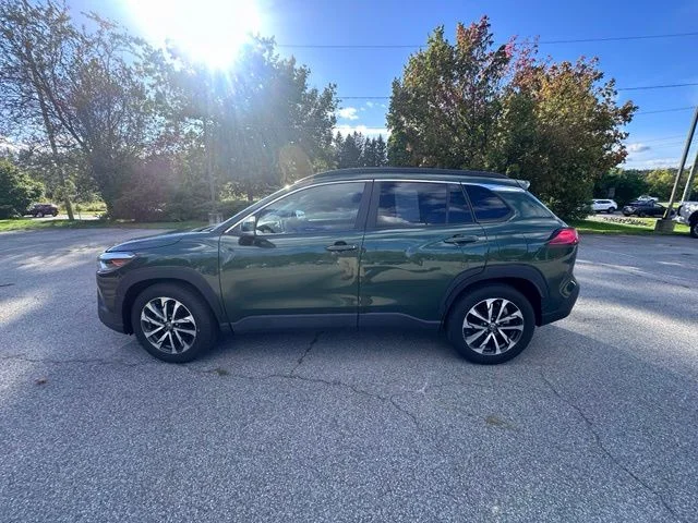 Used 2024  Toyota XLE image 6