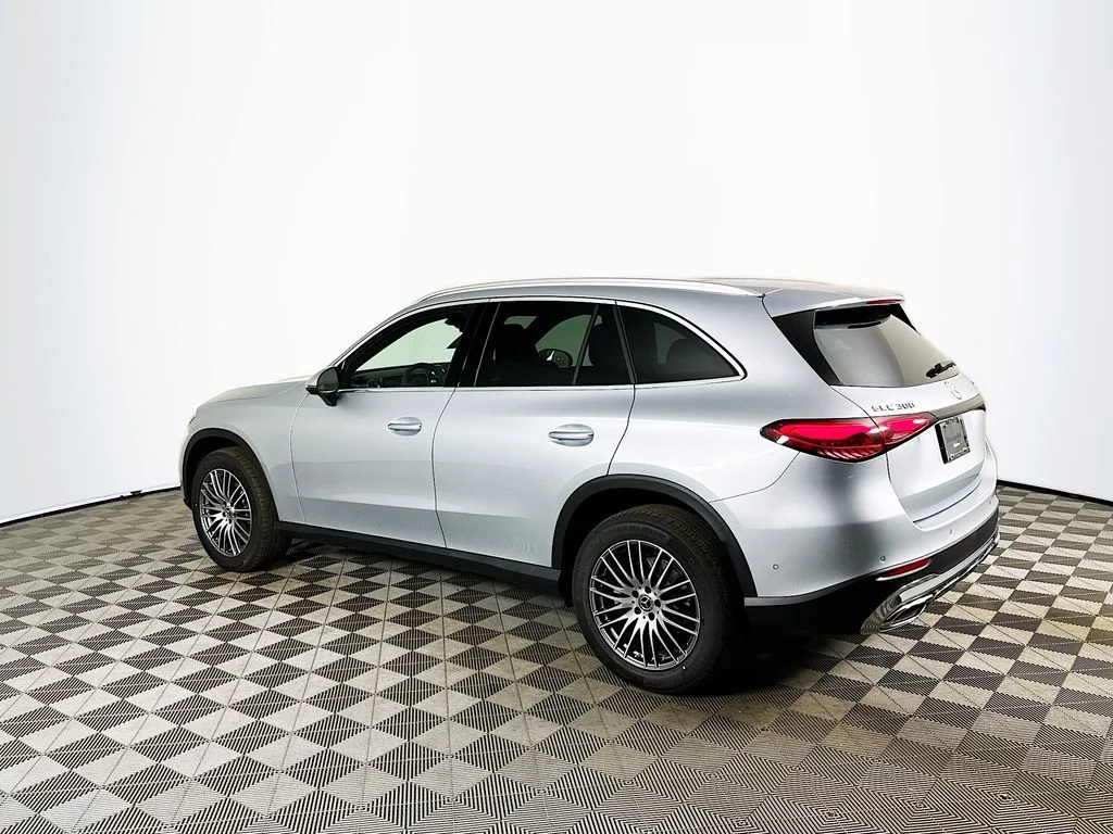 Used 2026 Gray Mercedes-Benz GLC 300 image 4