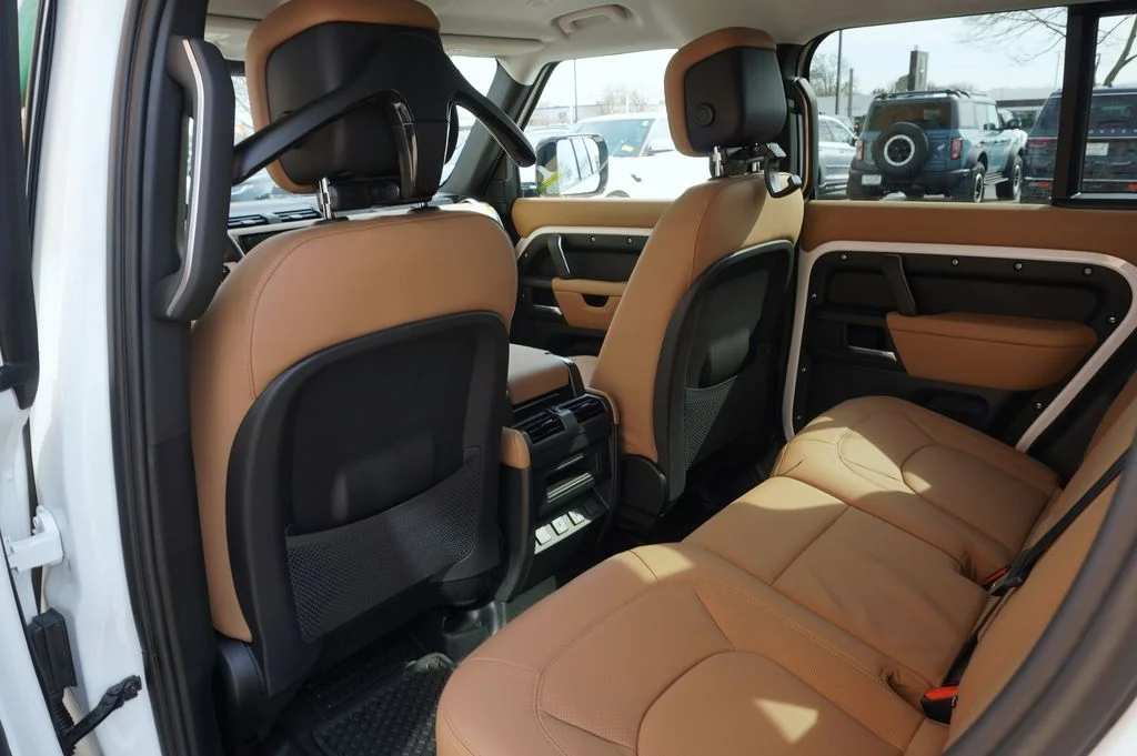 New 2026 Fuji White Land Rover S image 30