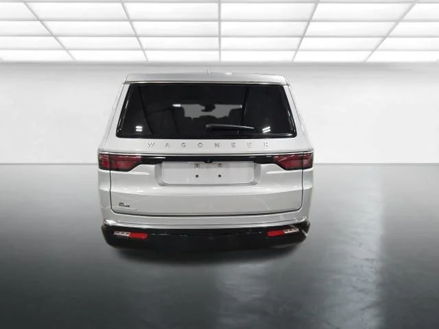Used 2023 Silver Jeep Base image 5