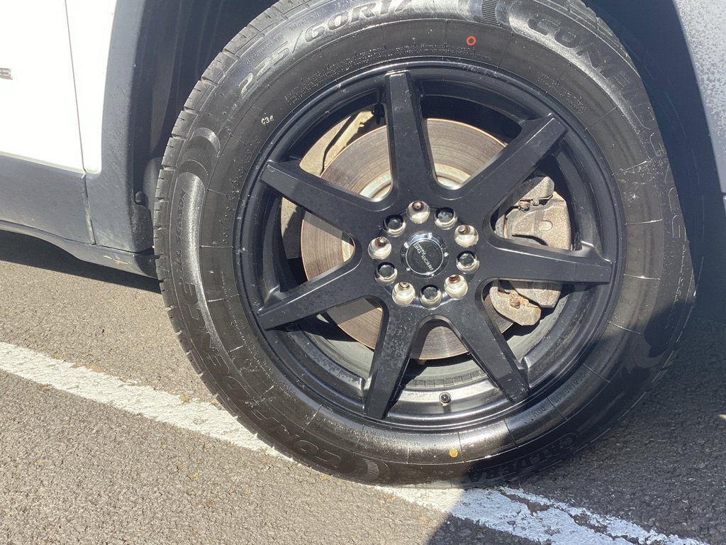 Used 2019 White Jeep Latitude Plus image 10