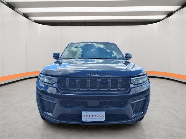 New 2026 Diamond Black Crystal Pearl-Coat Exterior Paint Jeep Laredo image 2