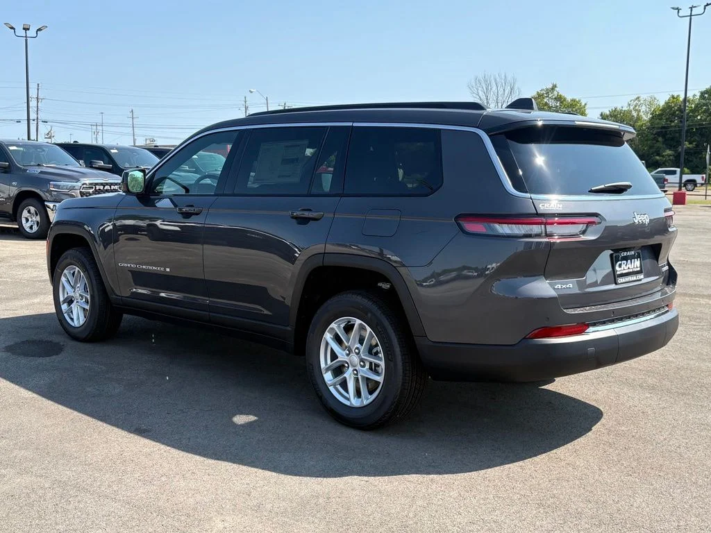 New 2026 Baltic Gray Metallic Clear-Coat Exterior Paint Jeep Laredo image 5