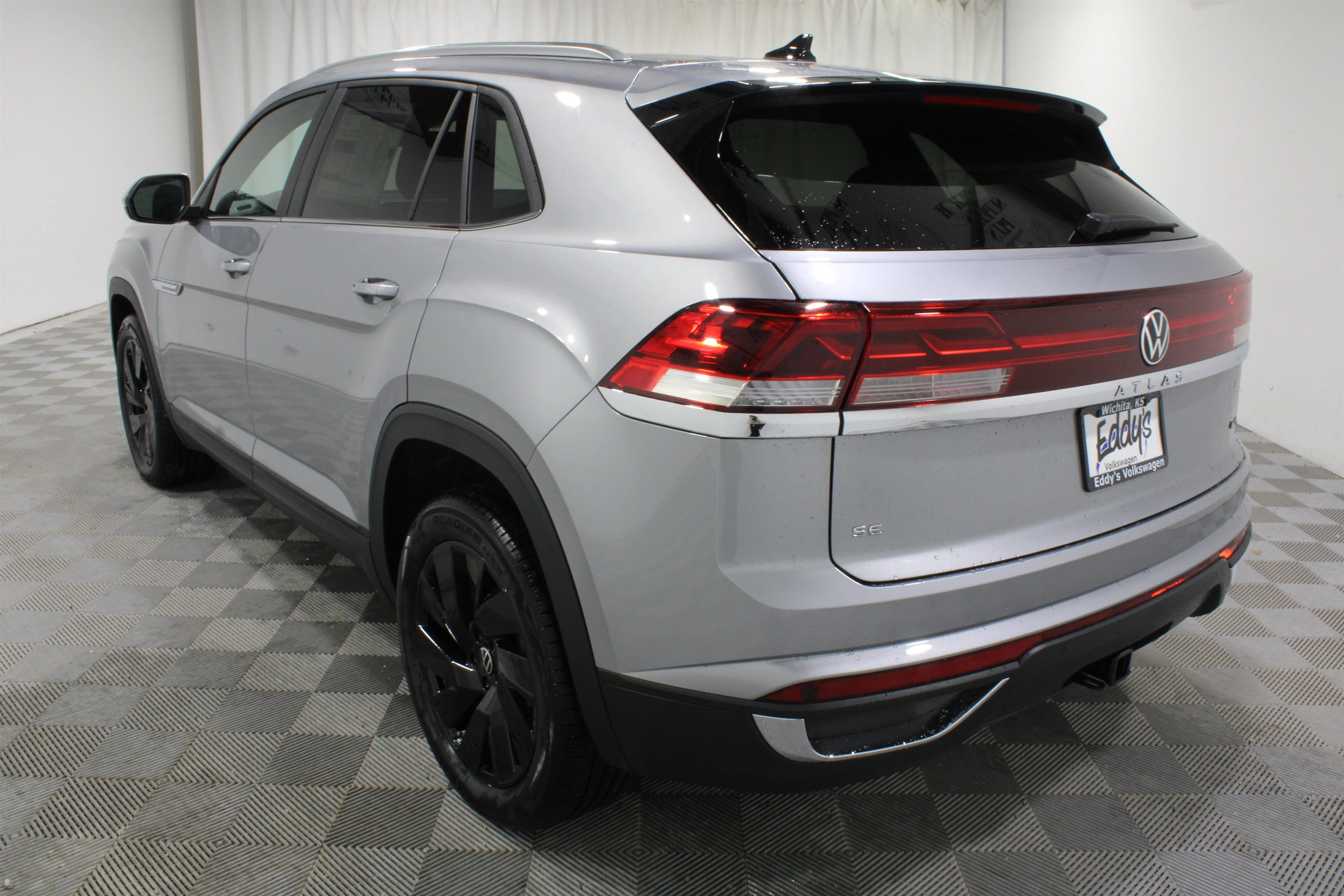 New 2026 Silver Mist Metallic Volkswagen 2.0T SE w/Technology image 28