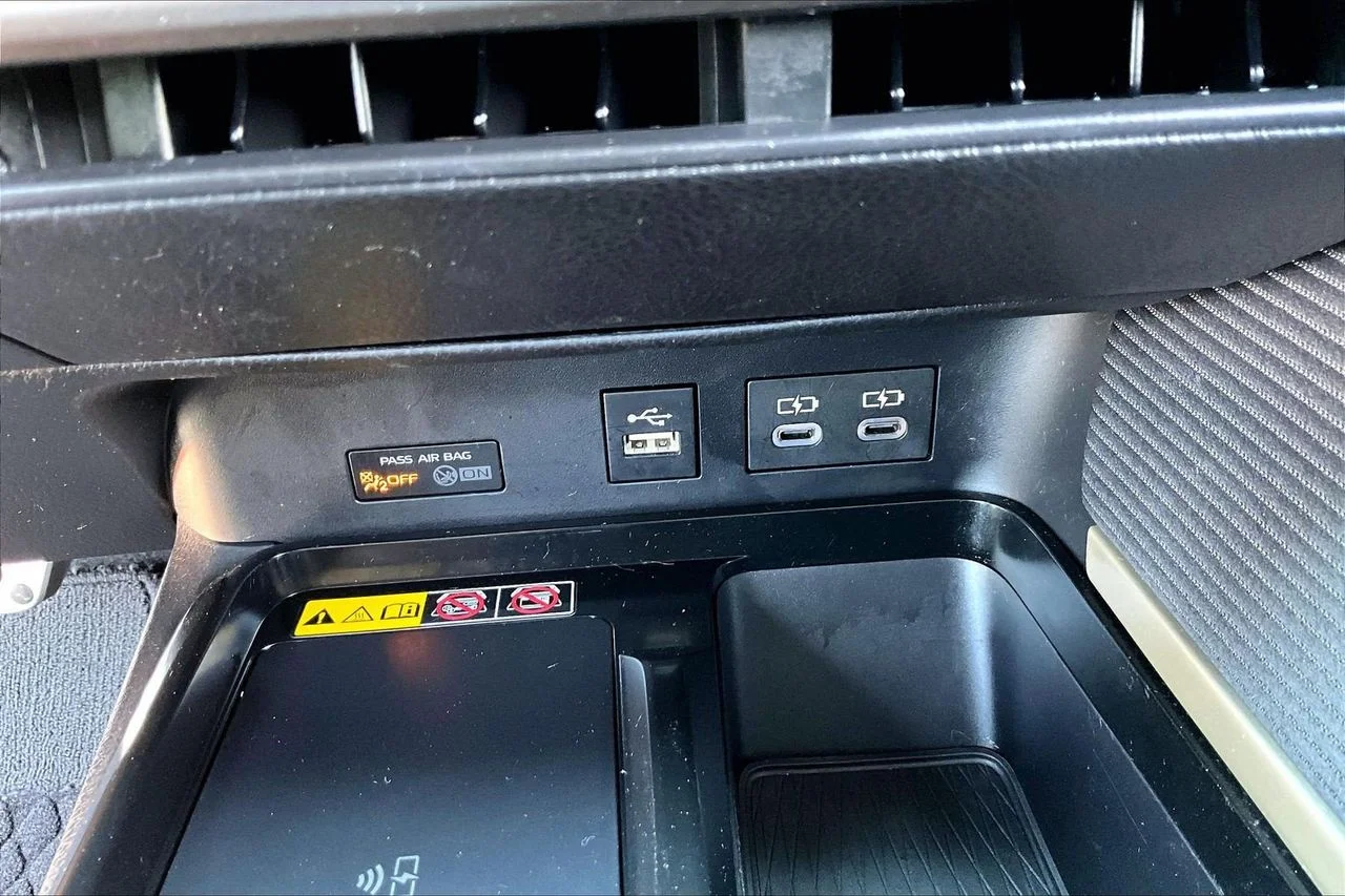 Used 2025  Toyota SE image 16
