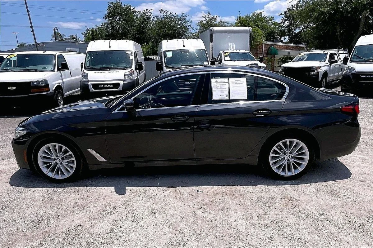 Used 2022  BMW i xDrive image 30
