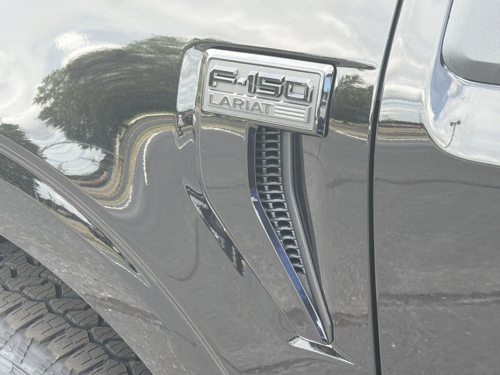 New 2026 Agate Black Metallic Ford Lariat® image 41