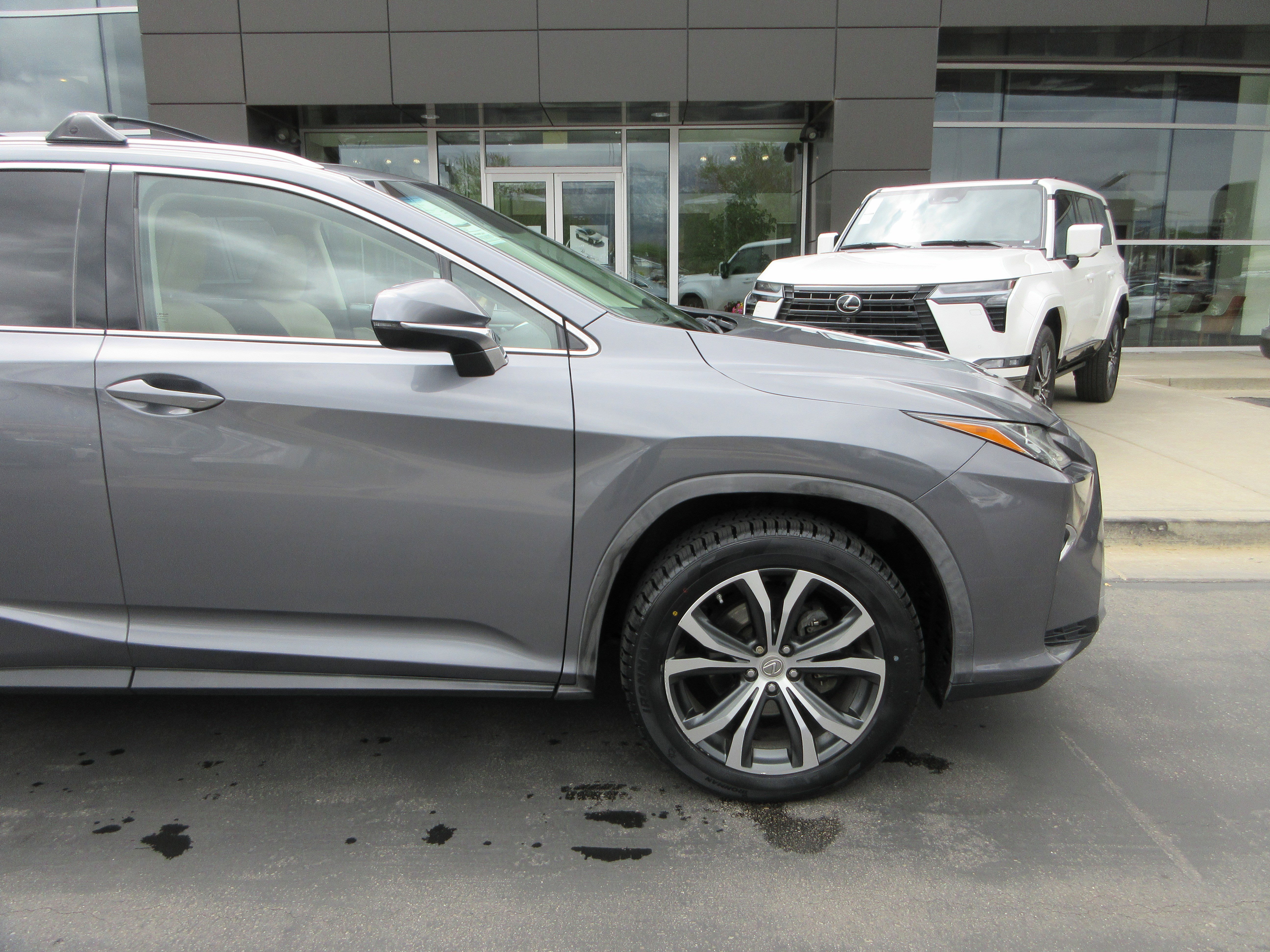 Used 2016 Nebula Gray Pearl Lexus 450h image 12