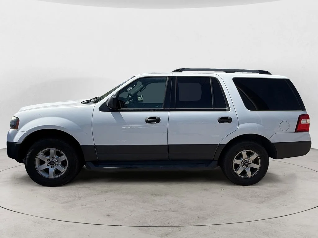 Used 2016 White Ford XL image 2