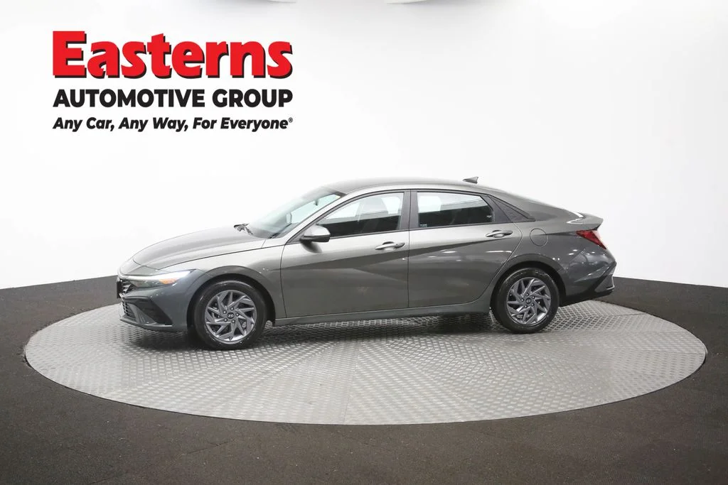 Used 2024 Gray Hyundai SEL image 57