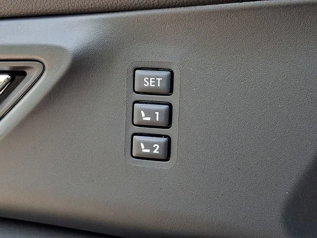 Used 2025 Green Subaru Bronze Edition 7-Passenger image 27