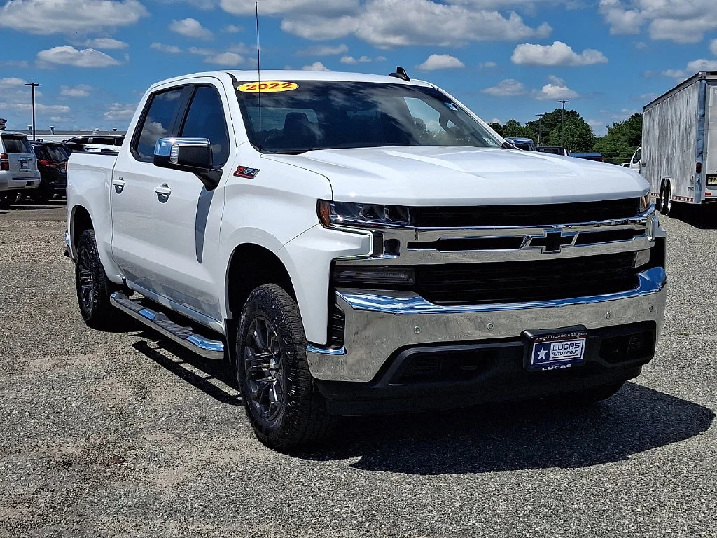 Used 2022 Summit White Chevrolet LT image 2