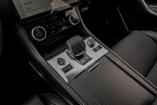 2026 Jaguar F-Pace R-Dynamic S - Photo 31